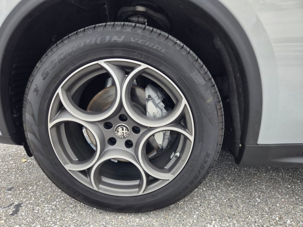 New 2025 Alfa Romeo Stelvio Sprint AWD/4WD image 8