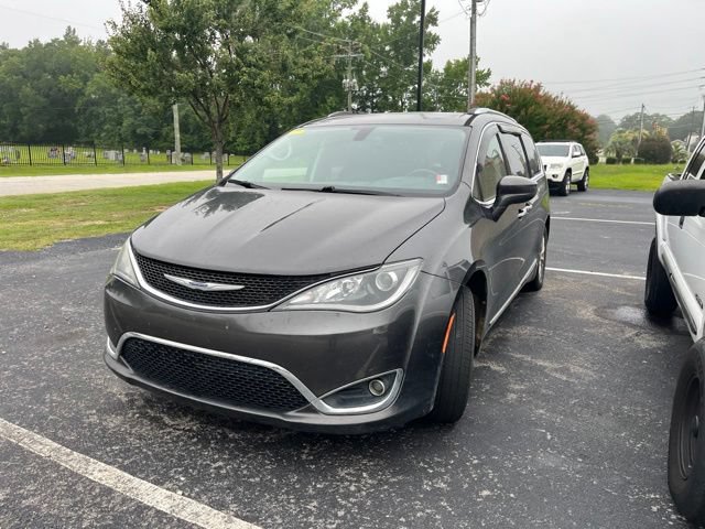 Used 2019 Chrysler Pacifica Touring-L FWD image 2
