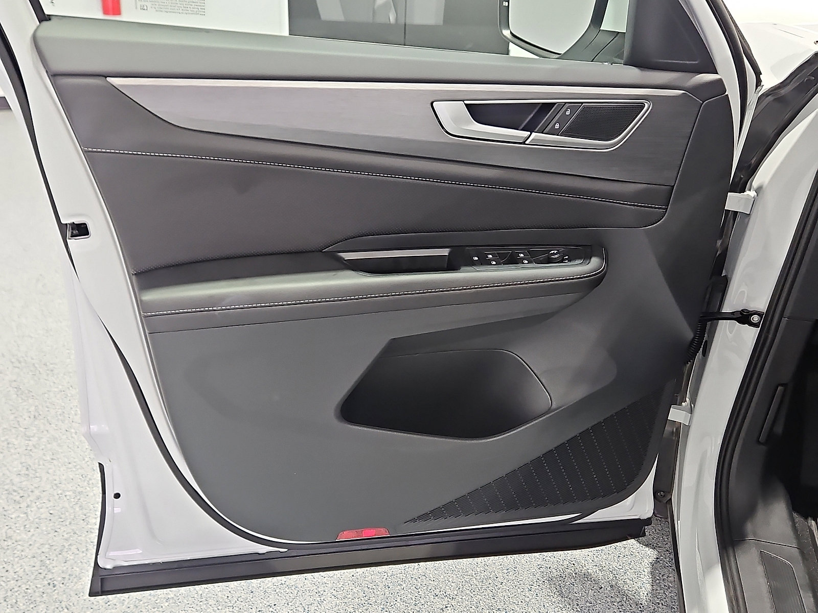 New 2026 Volkswagen Atlas Cross Sport SE image 12