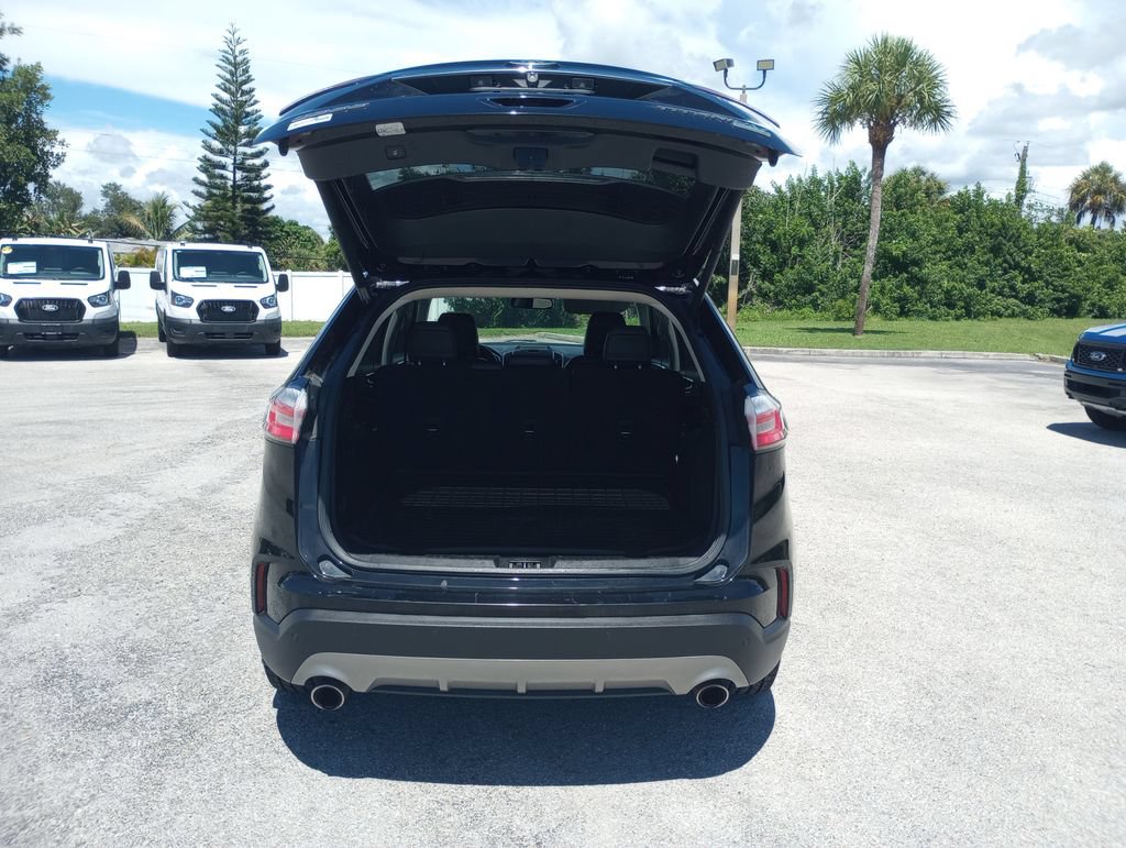 Used 2020 Ford Edge Titanium FWD image 14