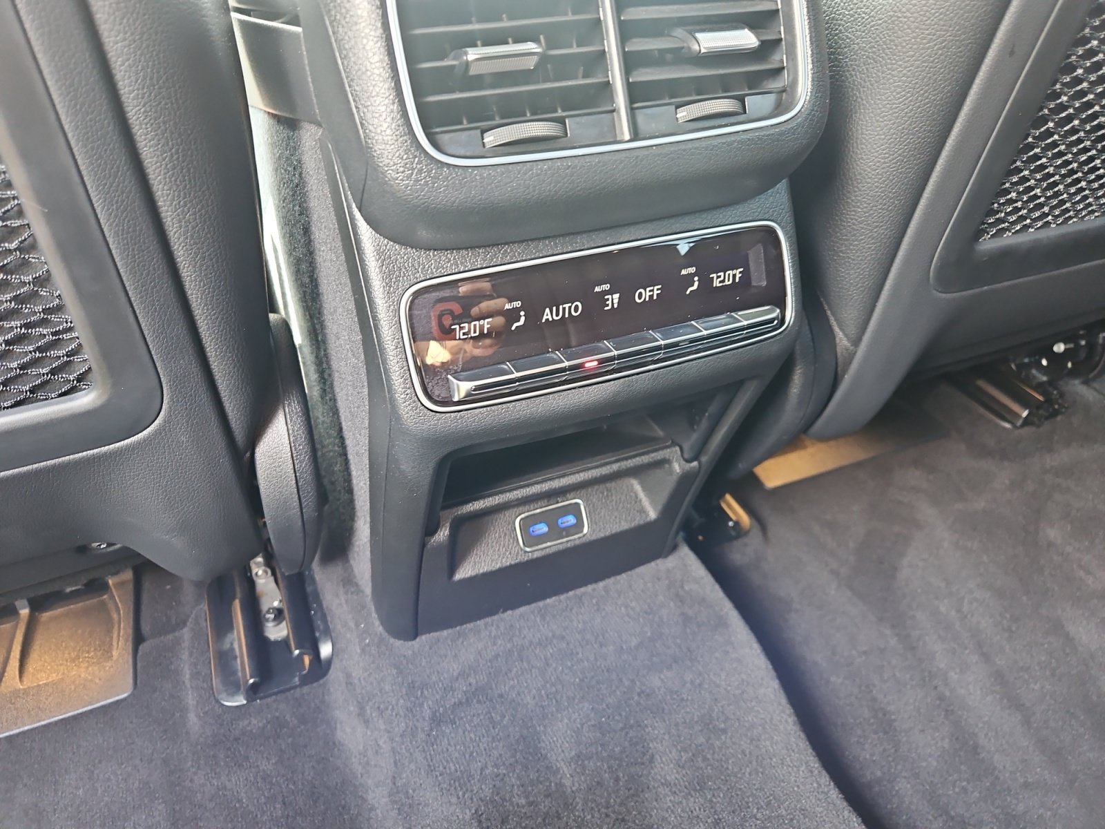 Used 2024 Mercedes-Benz GLS 450 4MATIC image 13