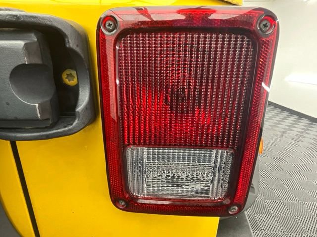 Used 2015 Jeep Wrangler Rubicon w/ Connectivity Group image 23