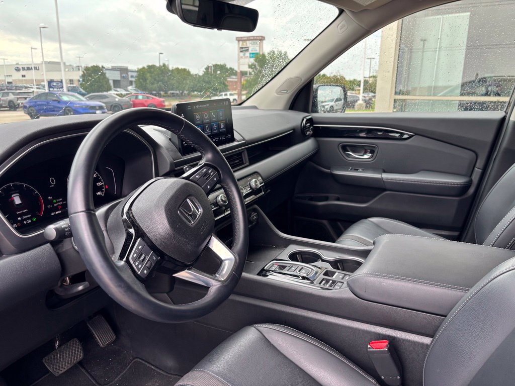 Certified 2025 Honda Pilot Touring image 9