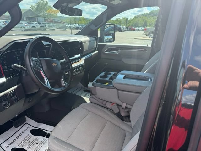 Used 2025 Chevrolet Silverado 2500 LT w/ Convenience Package AWD/4WD image 11