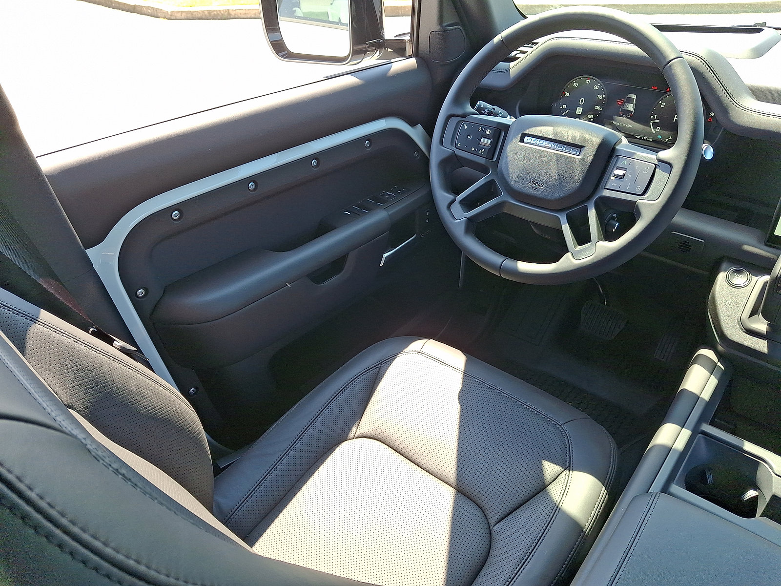 New 2025 Land Rover Defender 110 X-Dynamic SE image 17