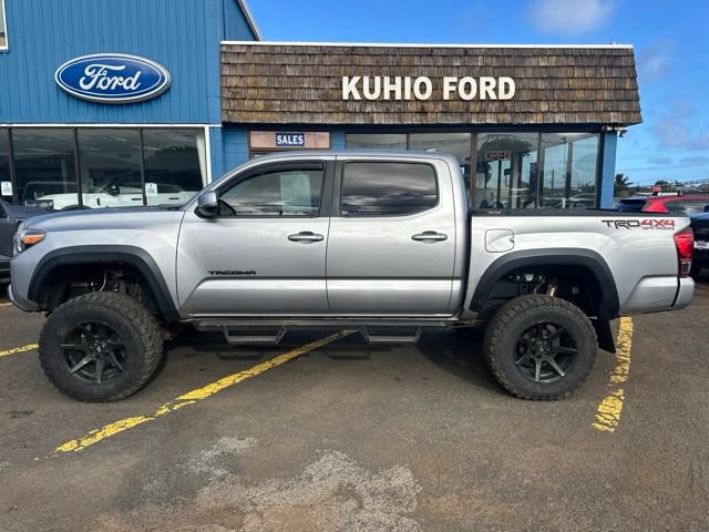 Used 2017 Toyota Tacoma TRD Off-Road AWD/4WD image 2