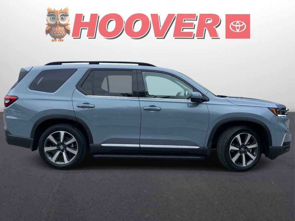 Used 2025 Honda Pilot Touring image 2