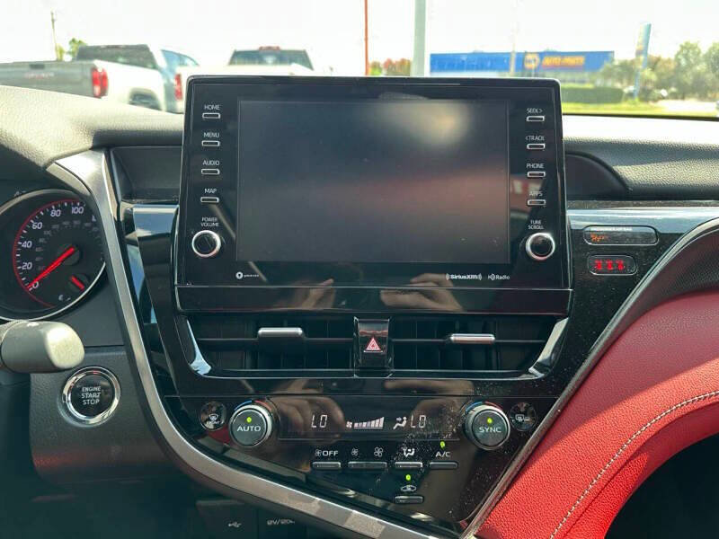 Used 2022 Toyota Camry XSE image 17