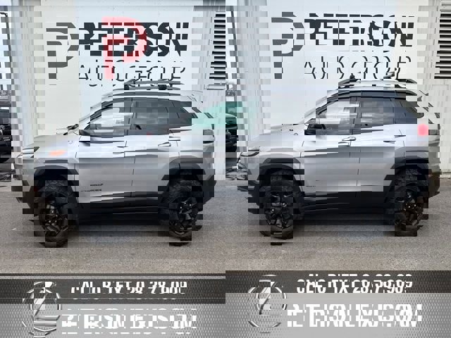 Used 2018 Jeep Cherokee Trailhawk w/ Comfort/Convenience Group image 7