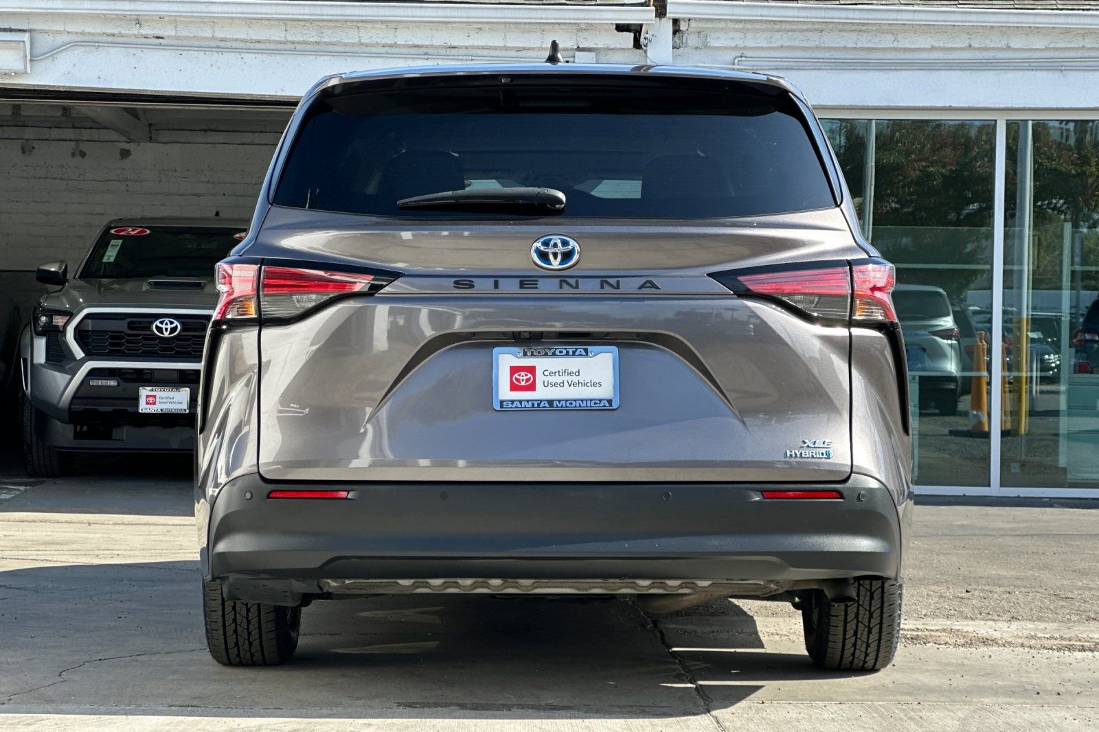 Certified 2022 Toyota Sienna XLE image 5