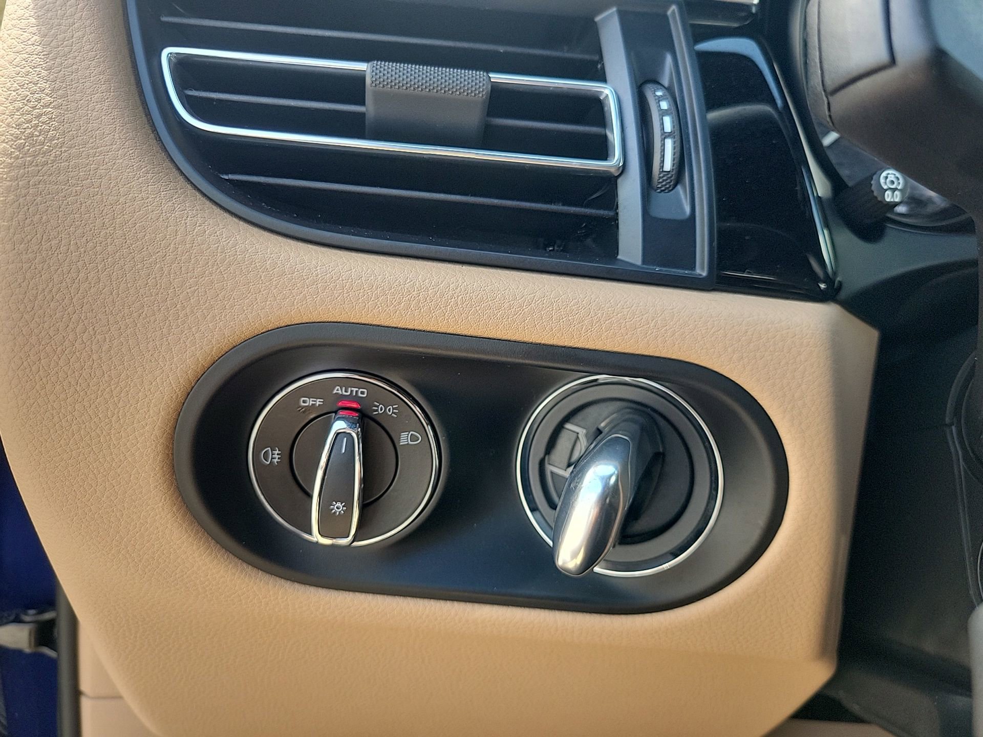 Used 2024 Porsche Macan image 32