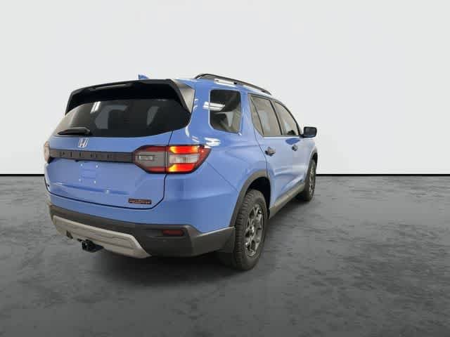 Used 2025 Honda Pilot TrailSport image 3