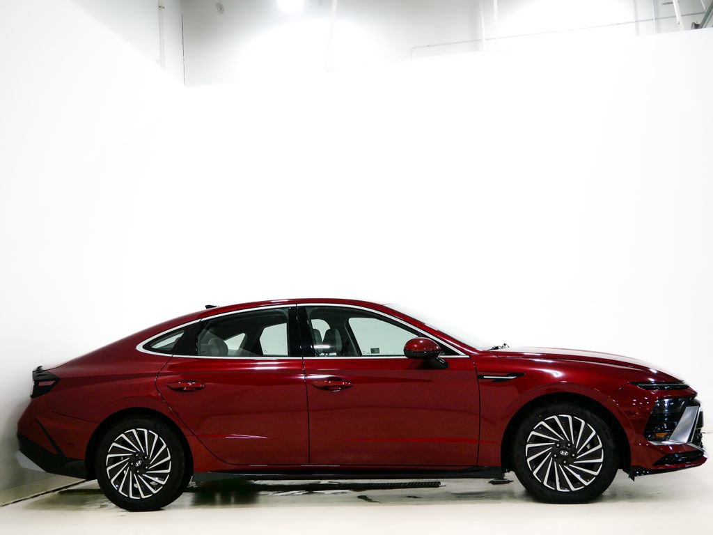 Used 2025 Hyundai Sonata SEL FWD image 4