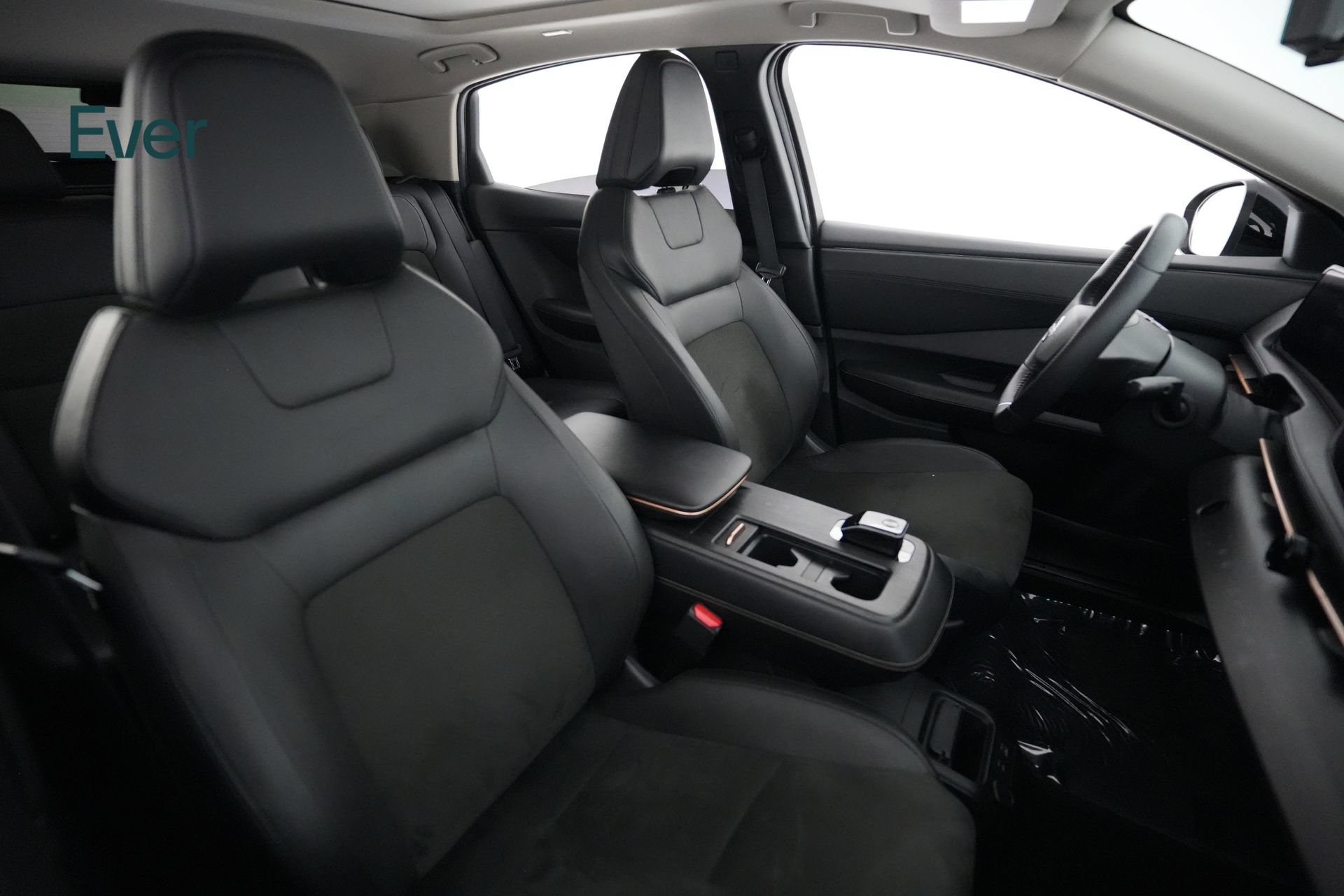Used 2024 Nissan Ariya AWD image 23