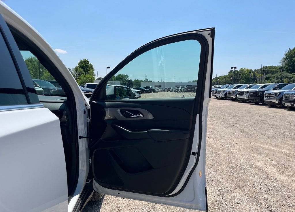 Used 2023 Chevrolet Traverse LT AWD/4WD image 38
