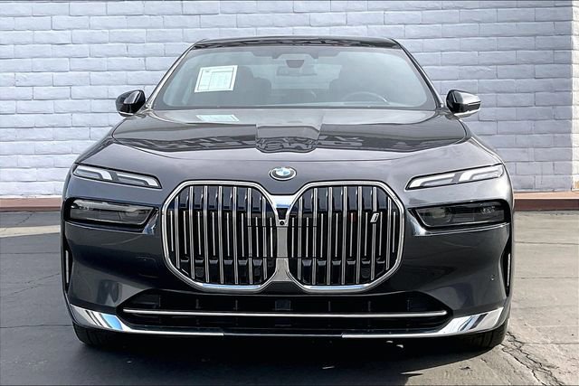 Used 2023 BMW i7 xDrive60 image 2