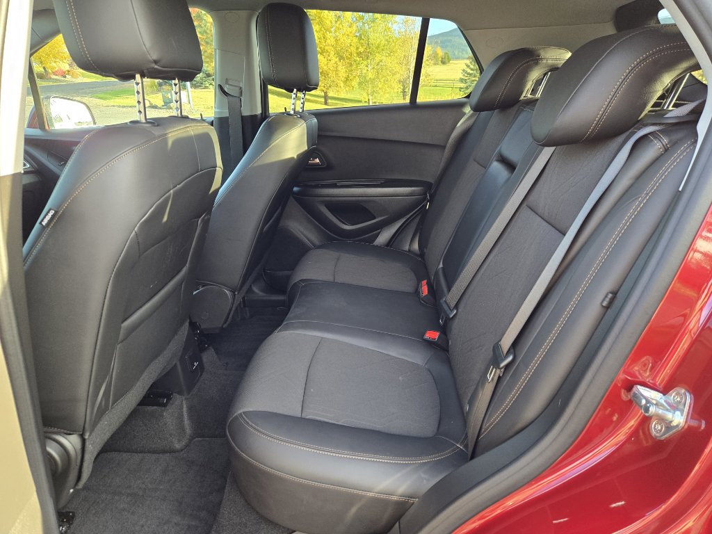 Used 2022 Chevrolet Trax LT w/ LT Convenience Package image 19