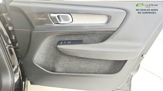 Used 2024 Volvo XC40 B5 Plus w/ Protection Package Premier AWD/4WD image 39
