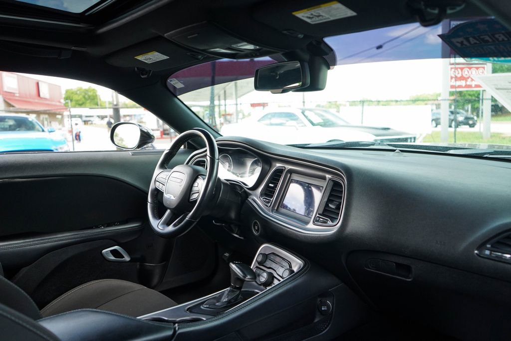 Used 2022 Dodge Challenger R/T RWD image 9