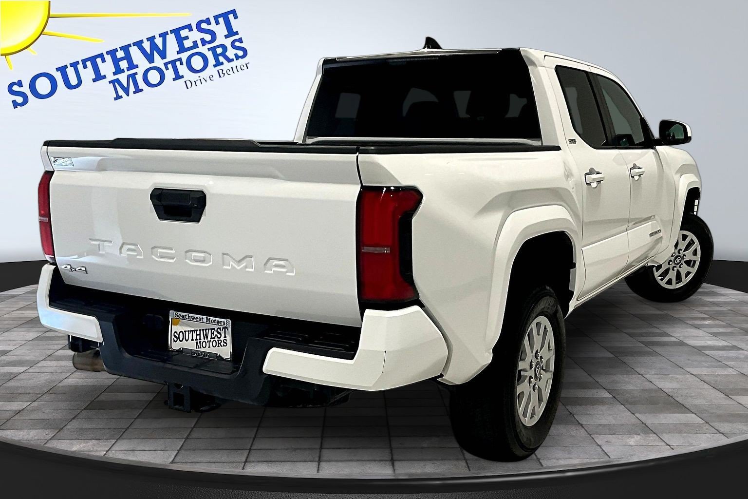 Used 2025 Toyota Tacoma SR5 AWD/4WD image 7