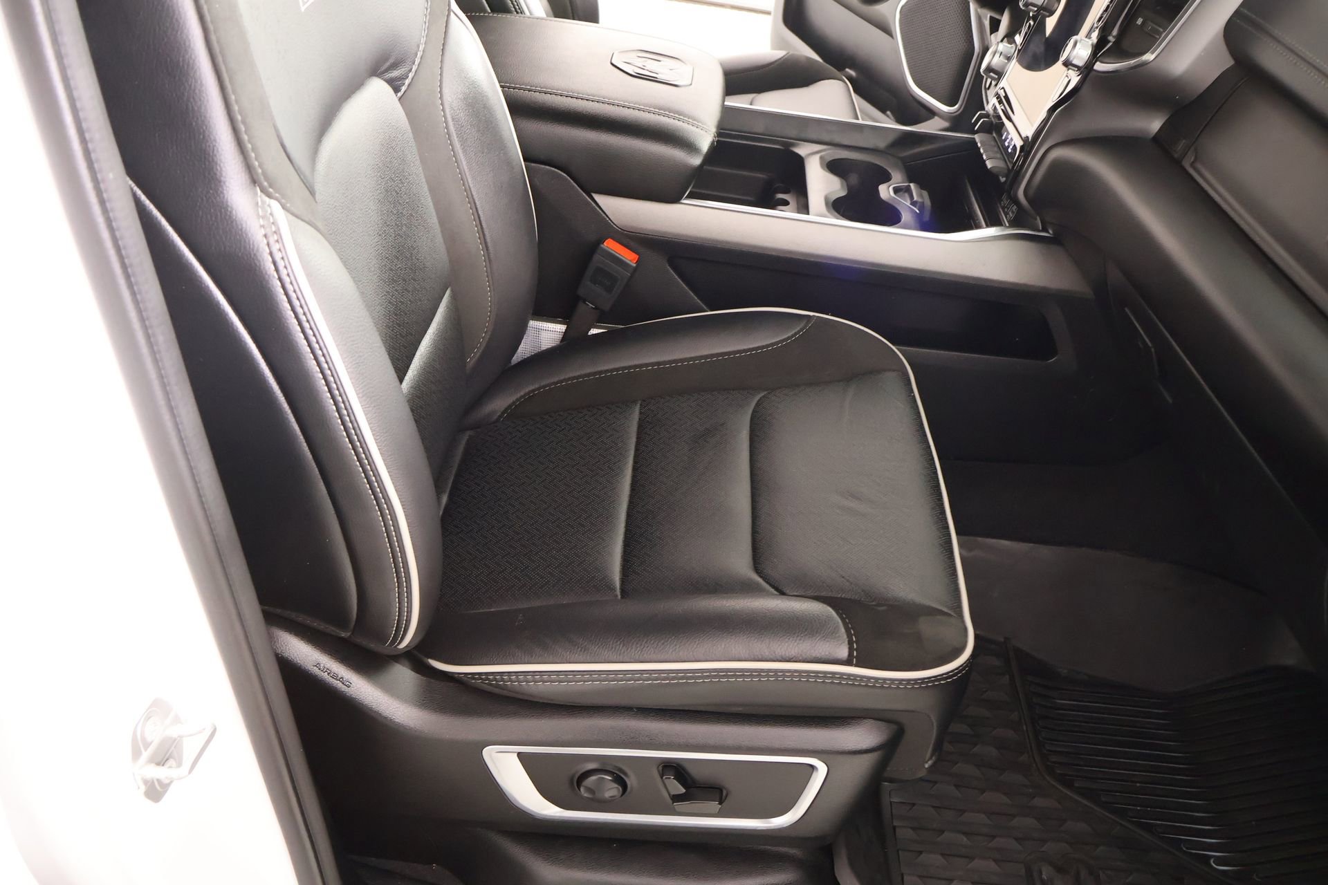 Used 2025 RAM 1500 Laramie w/ Sport Appearance Package image 14