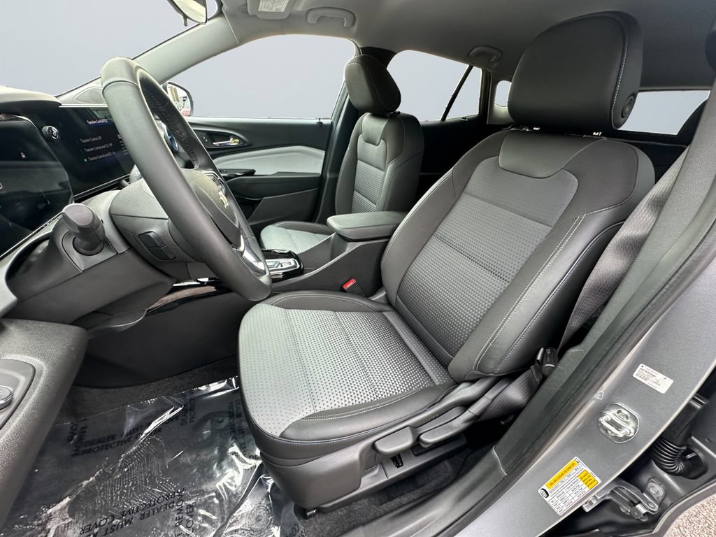 Used 2025 Chevrolet Trax LT w/ Driver Confidence Package FWD image 9