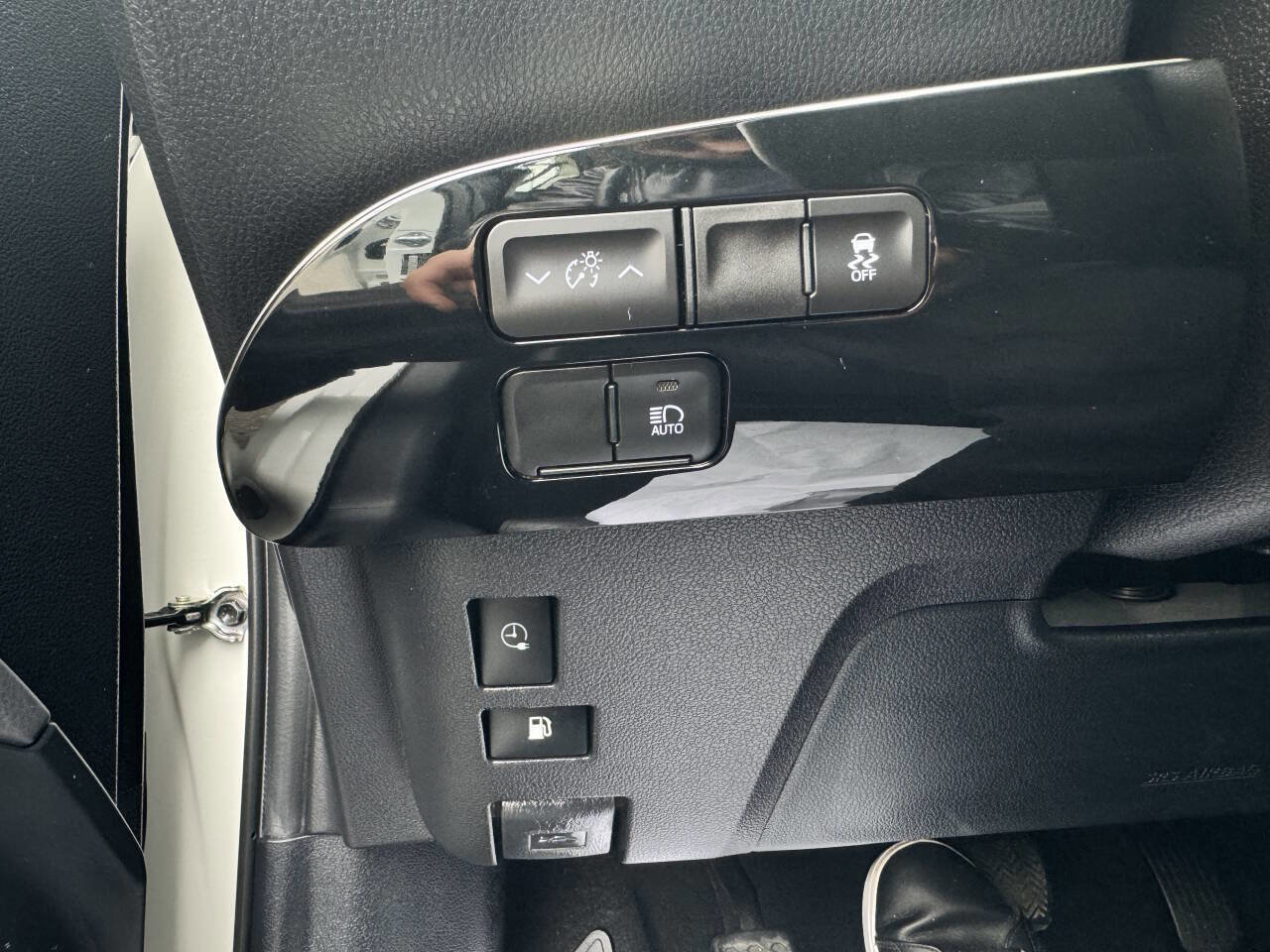 Used 2020 Toyota Prius Prime LE FWD image 33