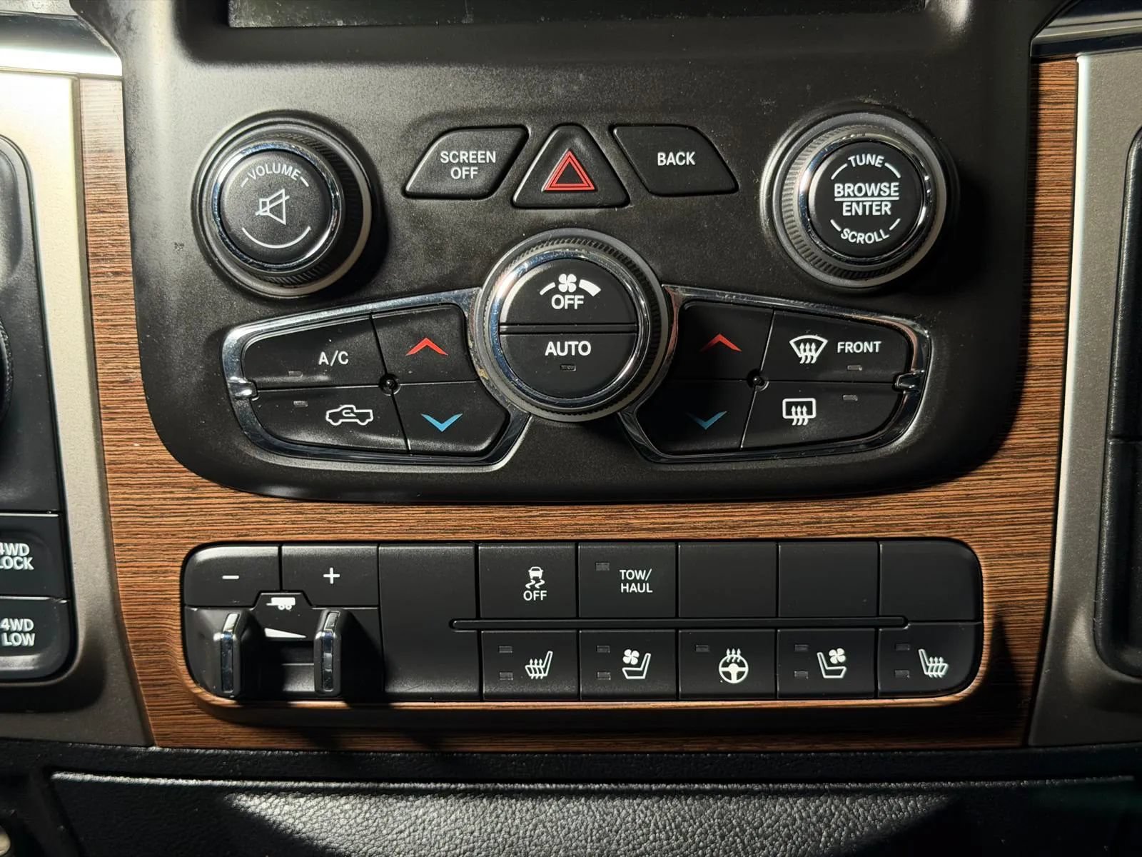 Used 2014 RAM 1500 Laramie w/ Convenience Group AWD/4WD image 34