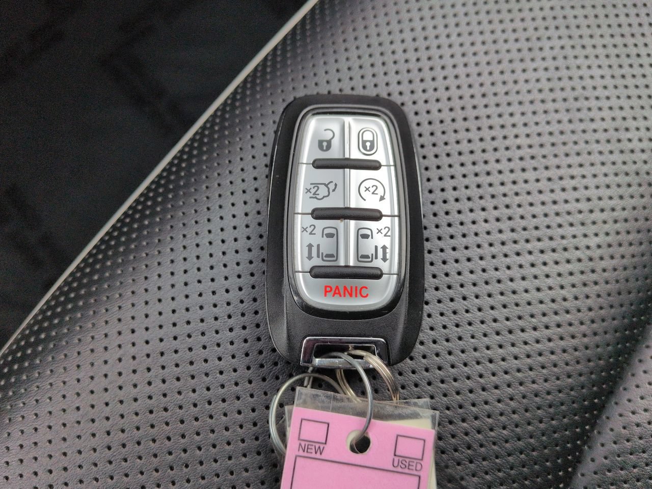 Used 2022 Chrysler Pacifica Limited AWD/4WD image 38