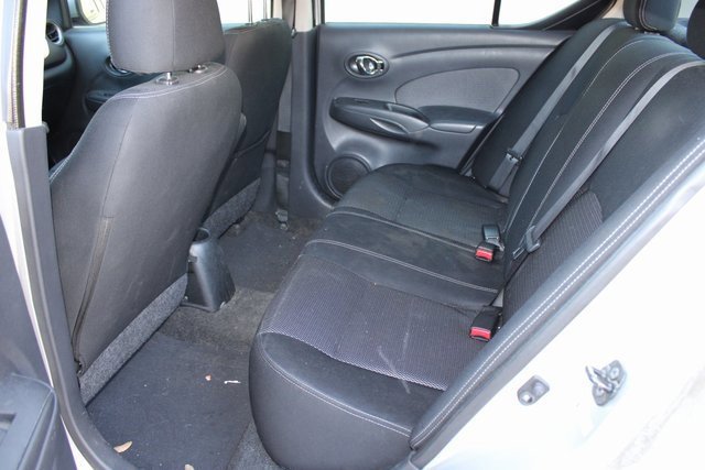 Used 2015 Nissan Versa SL image 5