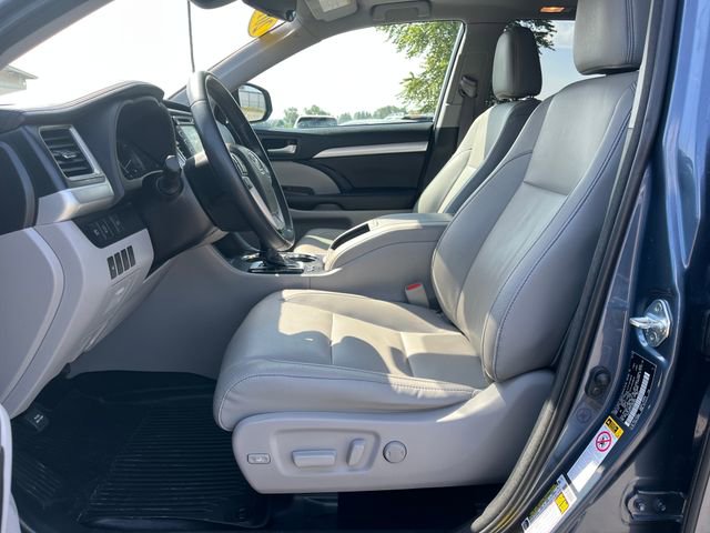 Used 2018 Toyota Highlander XLE AWD/4WD image 14
