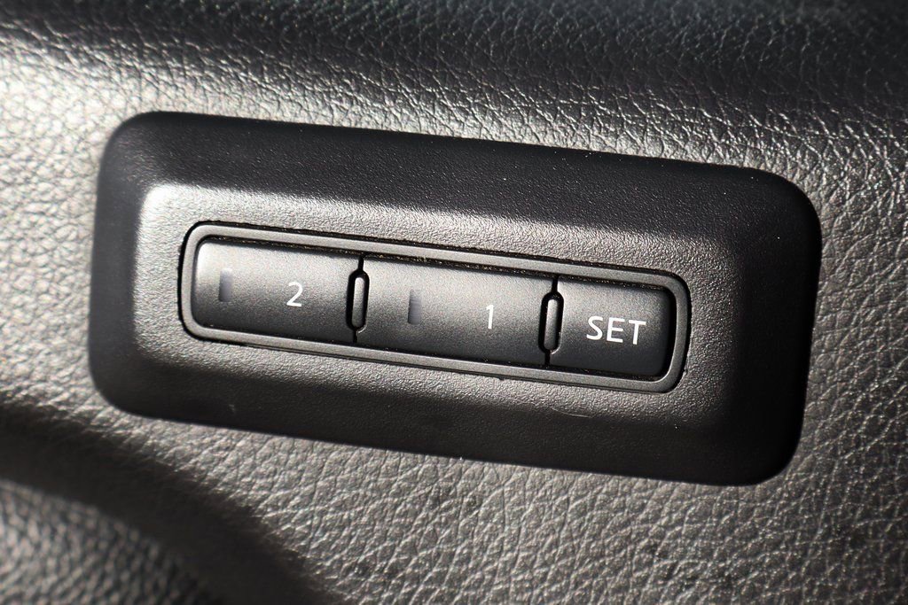 Used 2021 Nissan Titan PRO-4X w/ Pro-4x Convenience Package image 17