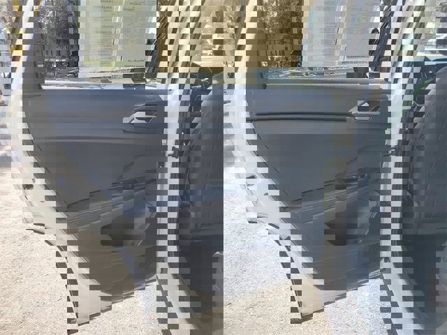 Certified 2025 Volkswagen Taos SE image 9