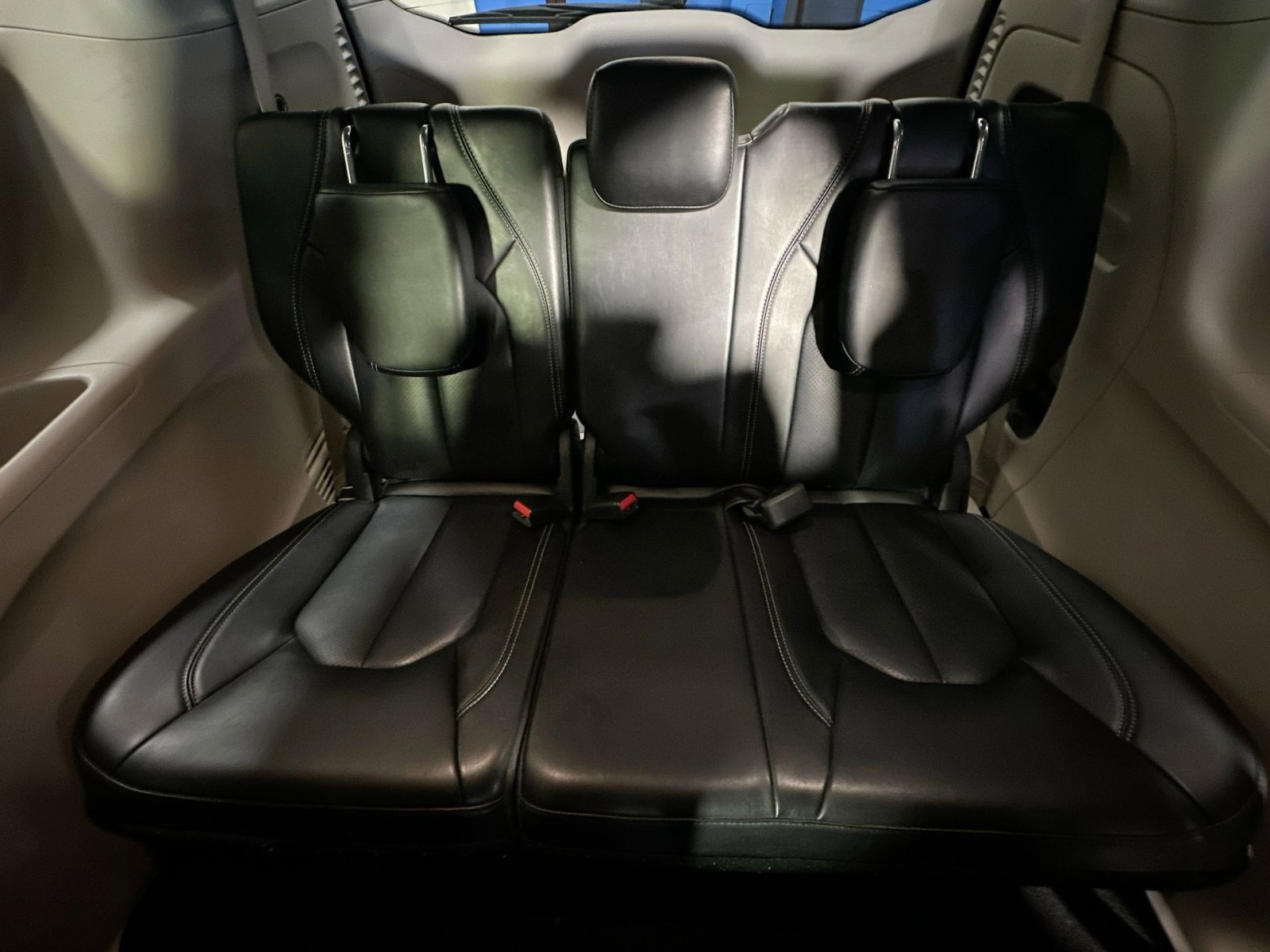 Used 2023 Chrysler Pacifica Touring-L image 33