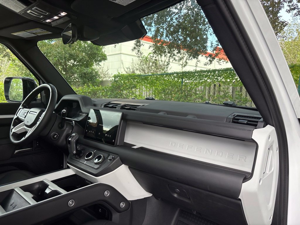 Used 2025 Land Rover Defender 110 S AWD/4WD image 12
