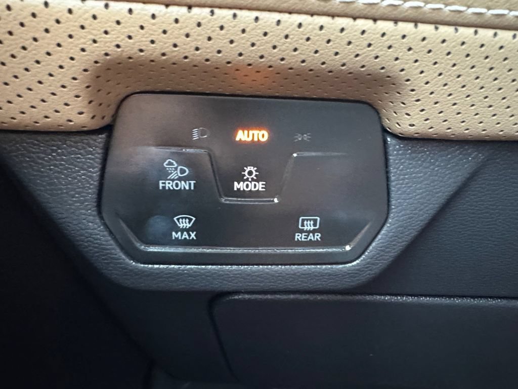 Used 2024 Volkswagen Atlas Cross Sport SE FWD image 19