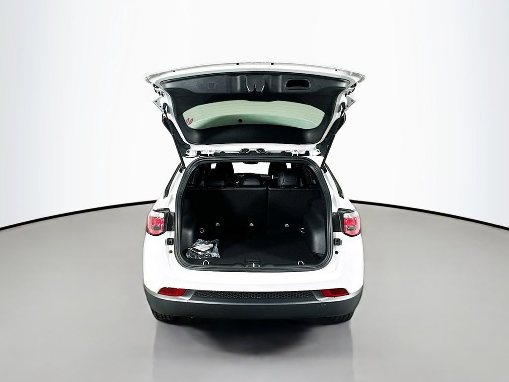 New 2026 Jeep Compass Latitude image 16