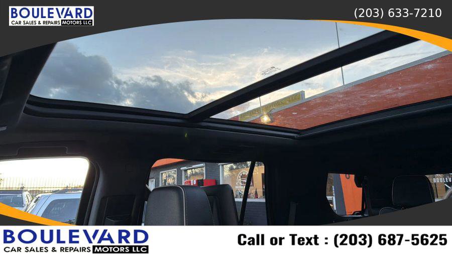 Used 2021 GMC Yukon SLT w/ SLT Premium Package image 16