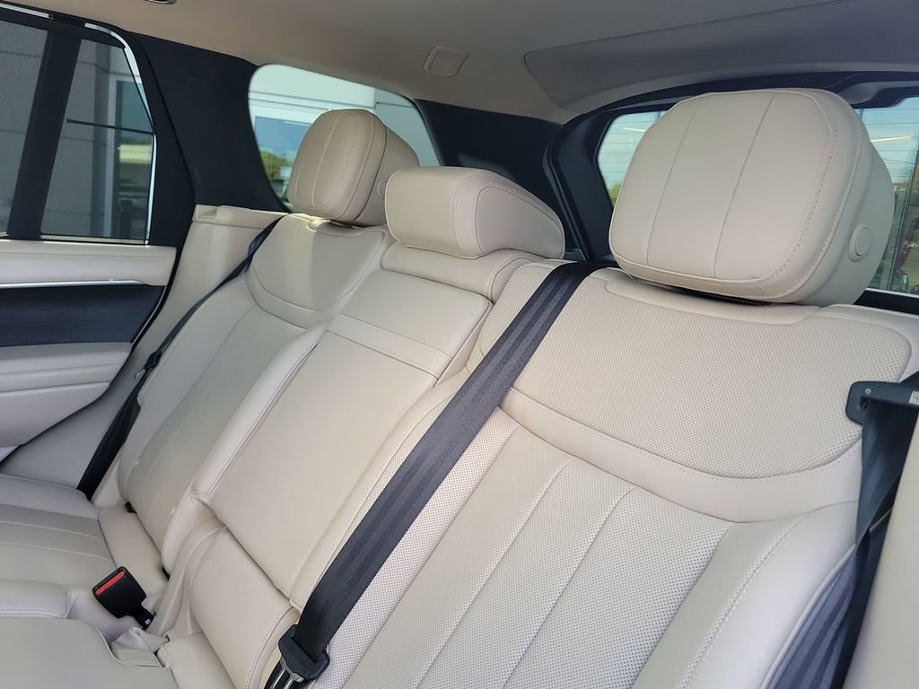 Certified 2023 Land Rover Range Rover SE AWD/4WD image 15