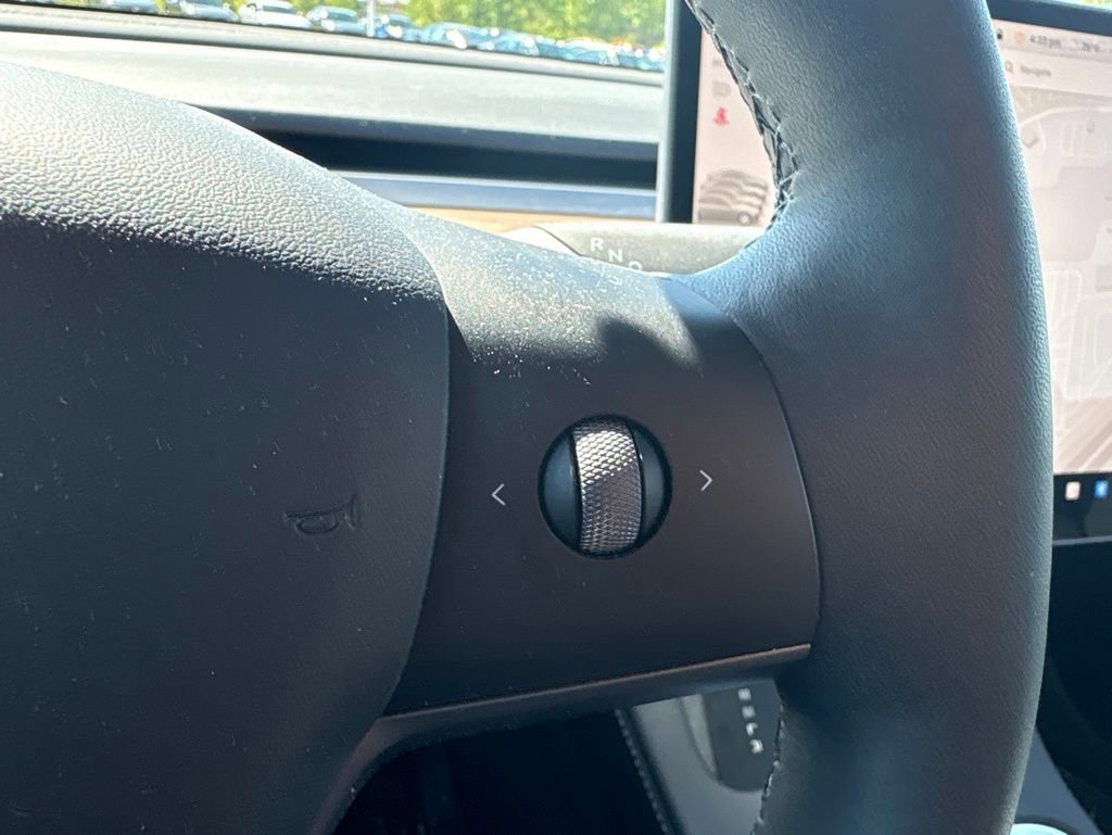 Used 2025 Tesla Model Y Long Range RWD image 21