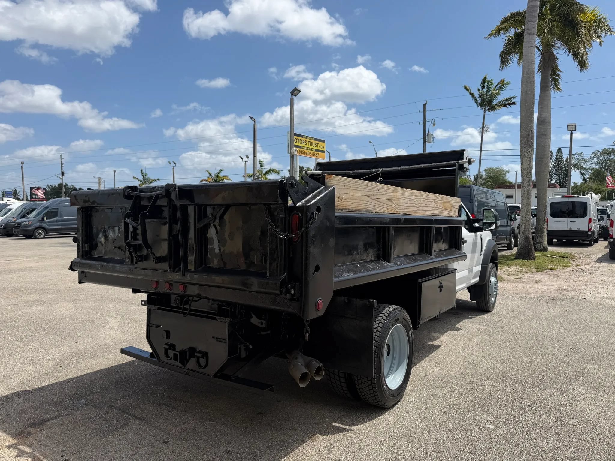 Used 2017 Ford F550 2WD Regular Cab Super Duty image 13
