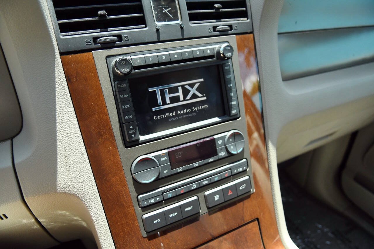 Used 2014 Lincoln Navigator L 2WD image 25