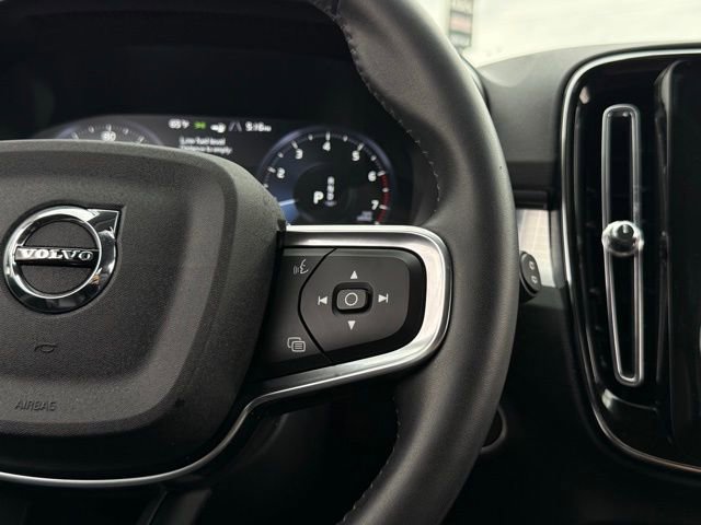 Used 2021 Volvo XC40 T5 Momentum image 9