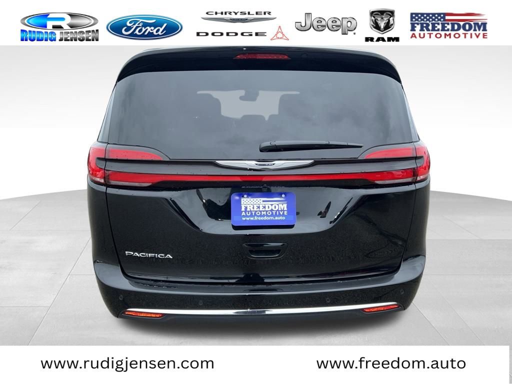 New 2026 Chrysler Pacifica Select image 7