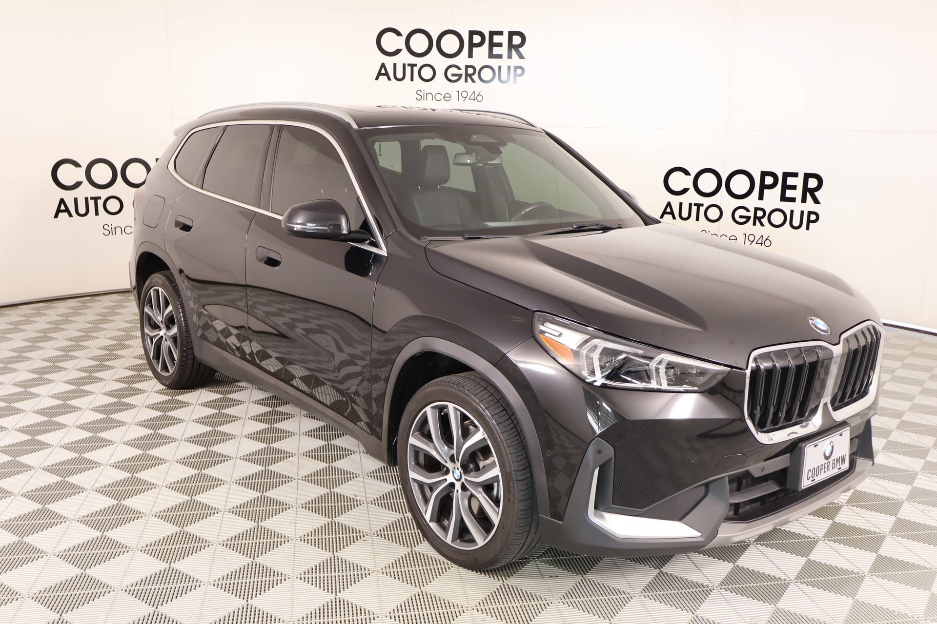 Used 2023 BMW X1 xDrive28i w/ Convenience Package AWD/4WD image 1