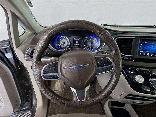 Used 2020 Chrysler Voyager LX image 11