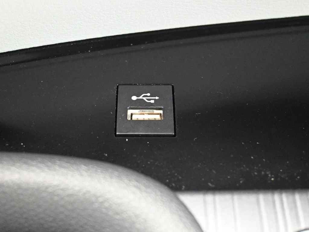 Used 2025 Toyota Sienna LE image 24