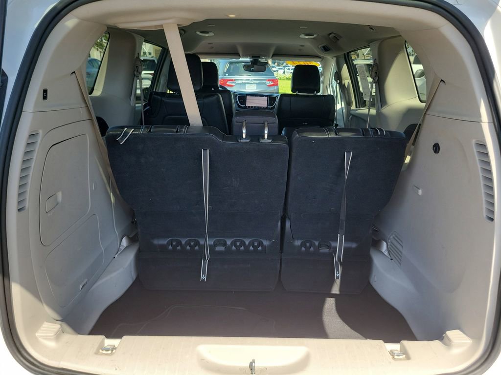 Used 2024 Chrysler Pacifica Select image 22