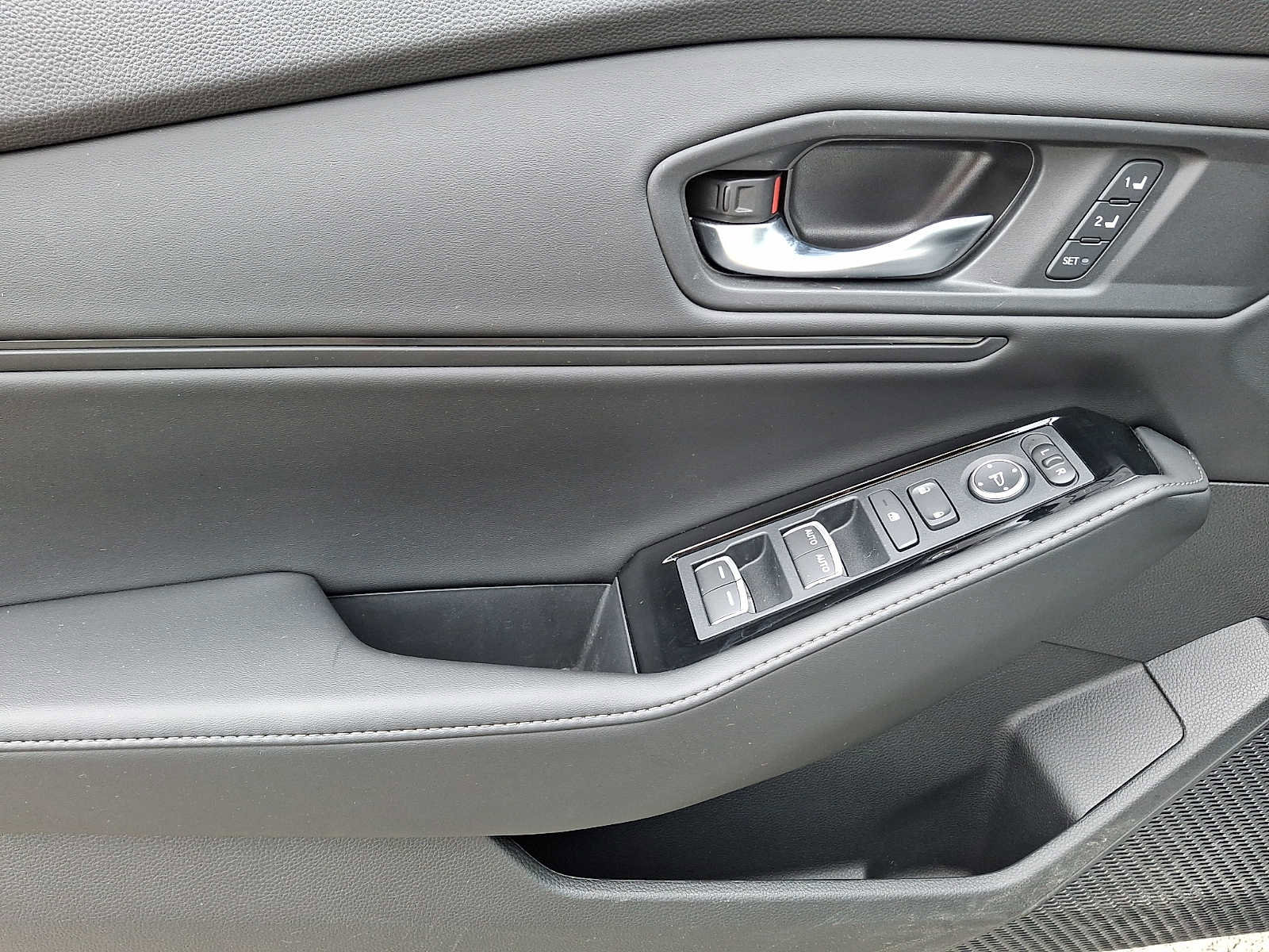 Used 2024 Honda Accord Touring image 9