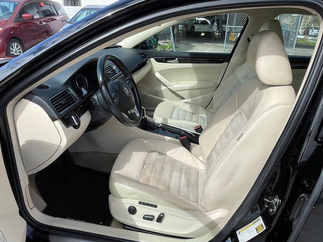 Used 2014 Volkswagen Passat 1.8T SEL Premium FWD image 3